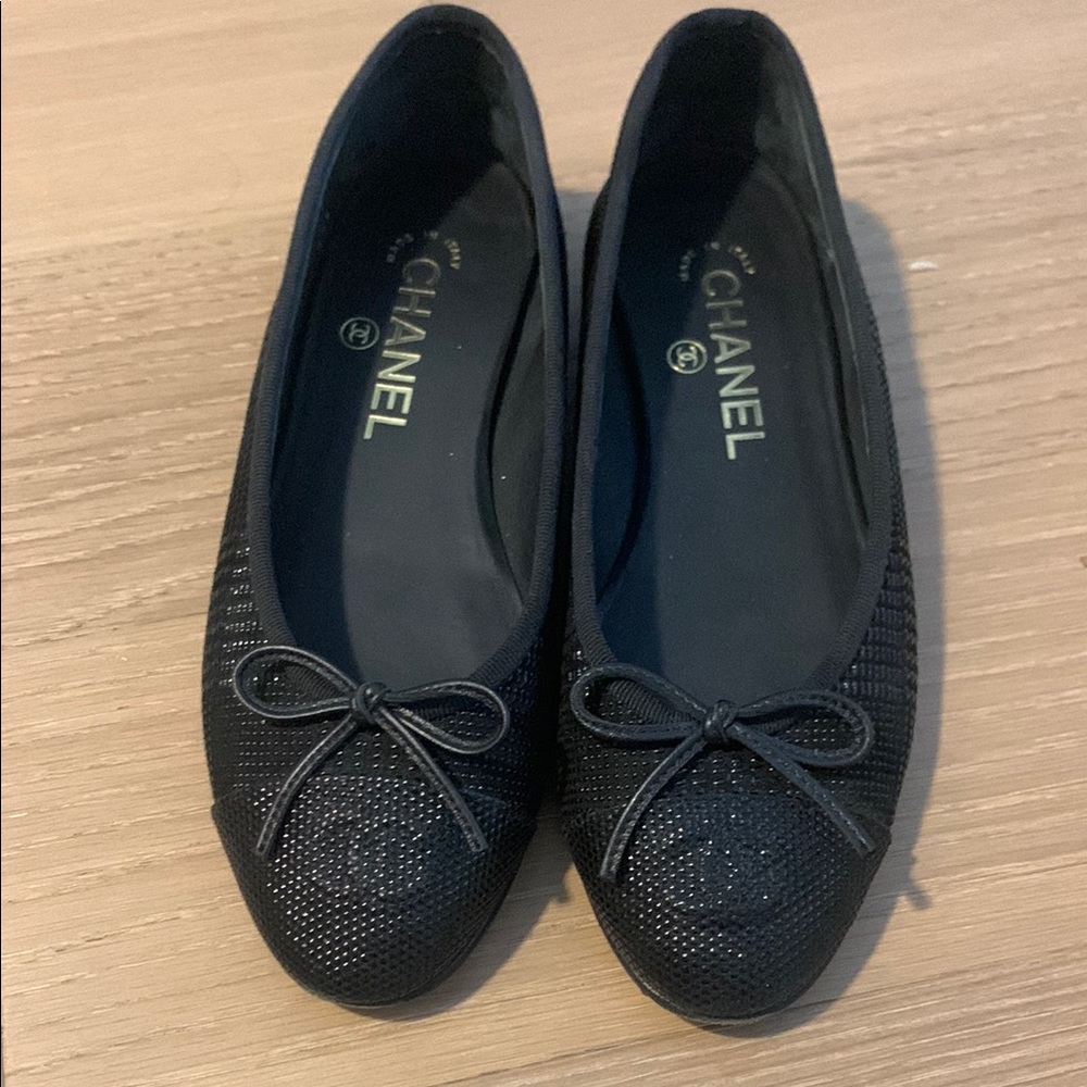 CHANEL Black Ballet Flats and textured design. Comes w/ box, dustbag, paperwork